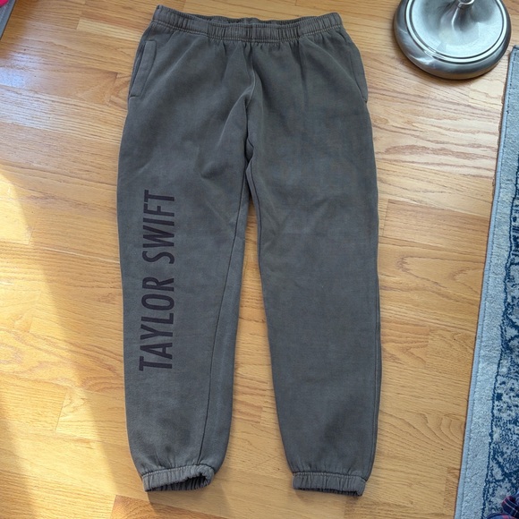 Taylor Swift Pants - Taylor Swift Urban Outfitters Sweatpants size M brownish green